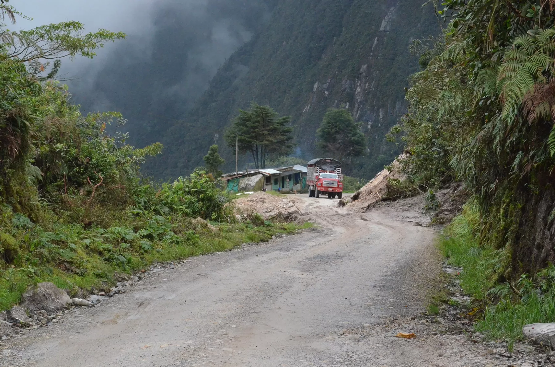 El Gobierno Nacional prioriza construcción de la vía de la soberanía que une los departamentos de Arauca, Boyacá y Norte de Santander en la frontera con Venezuela.